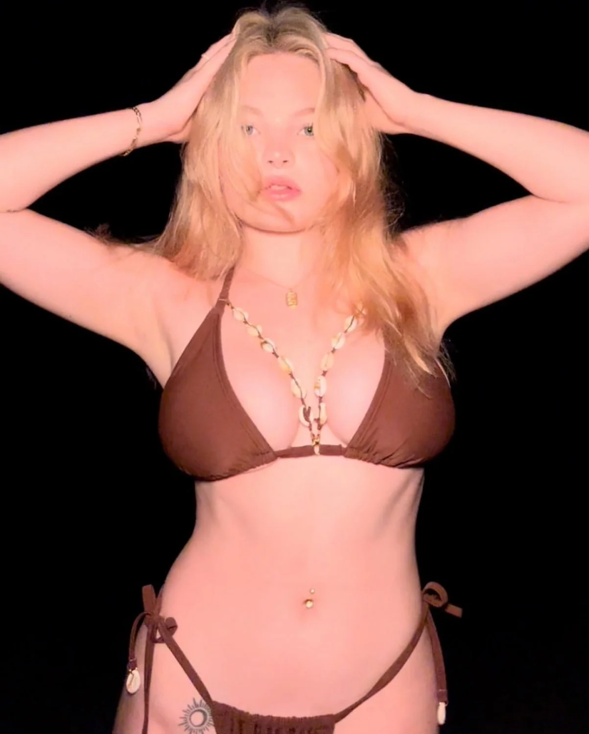 hot blonde teen main image