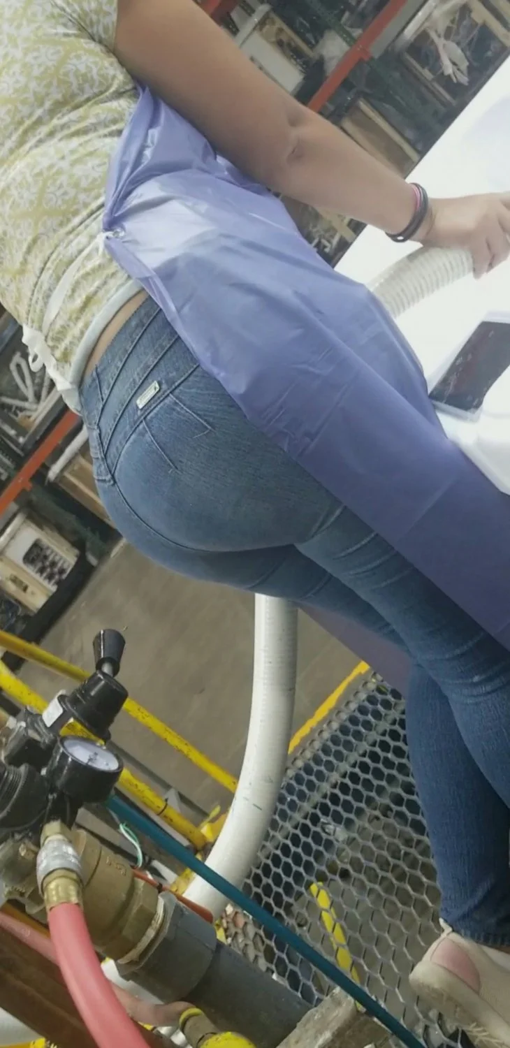Nely la nalgona image 3