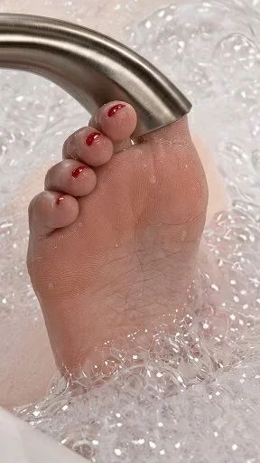 Feet soles 16k image 12