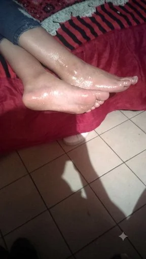 Feet soles 16k image 15