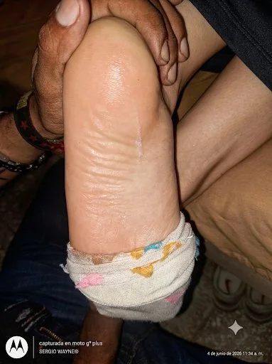 Feet soles 16k image 22