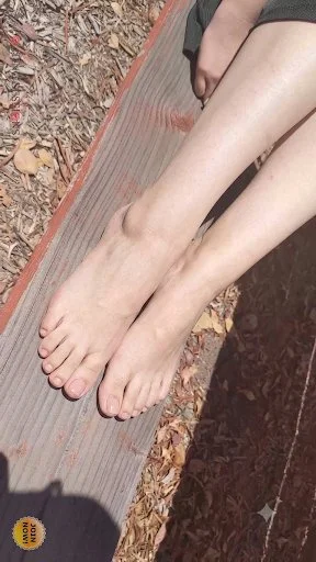 Feet soles 16k image 38
