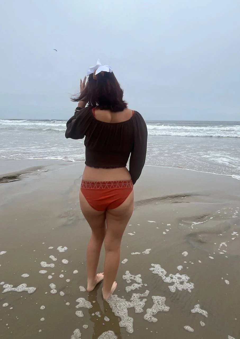 Cheating brunette latina gf Yessie image 18