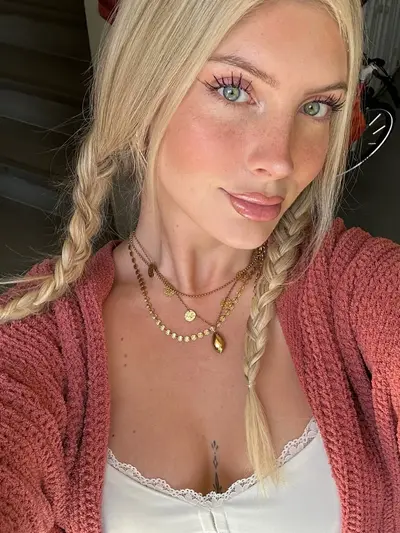 Pauline🇩🇪 cover image