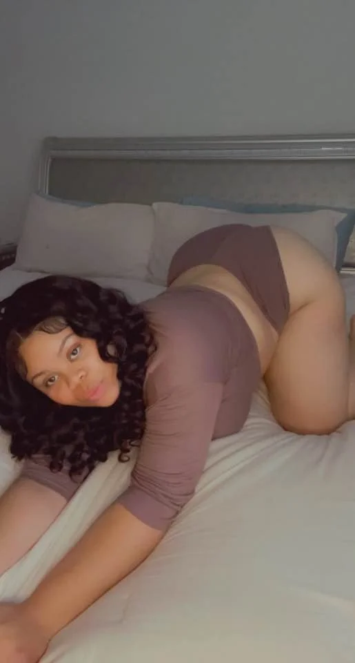 Thick lightskin ebony image 2