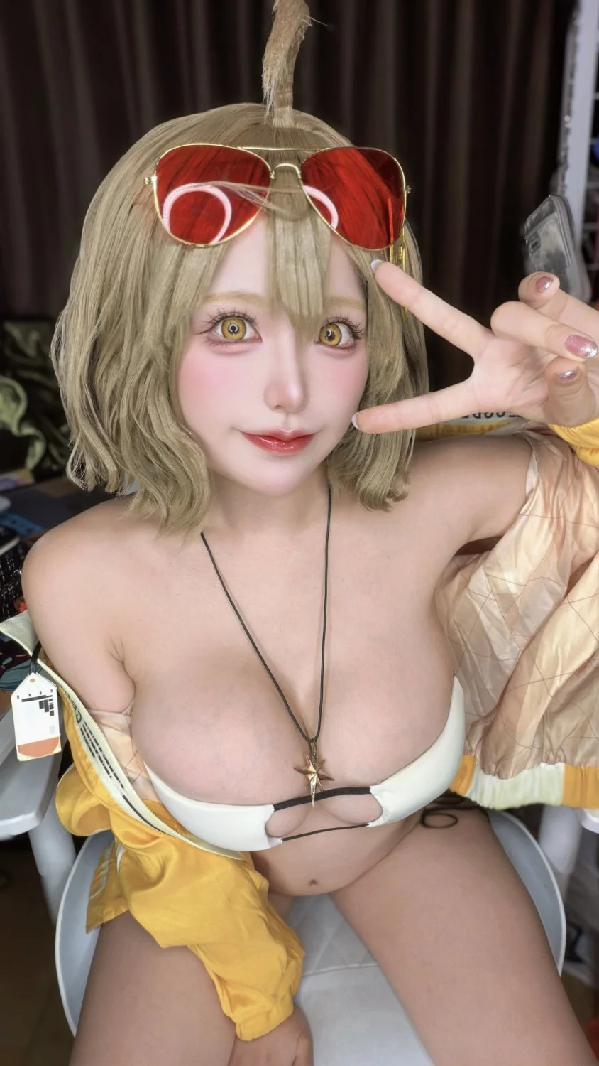 NIKKE Goddess of Victory Anis cosplayer main image