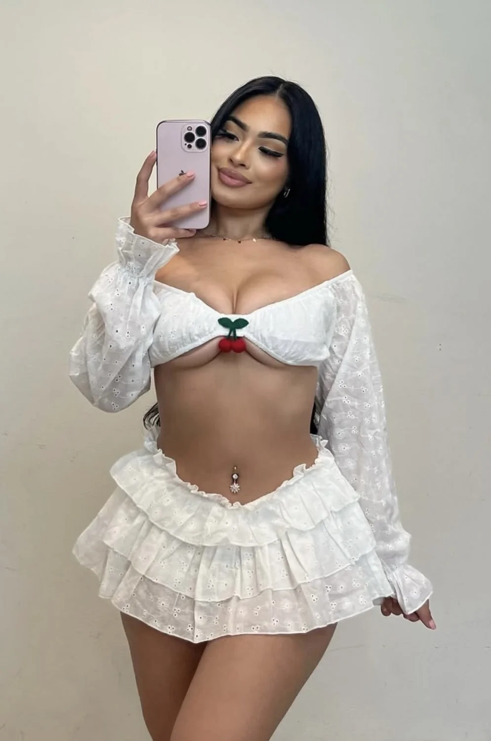 Beautiful Latina Needs a Cum Tribute image 5