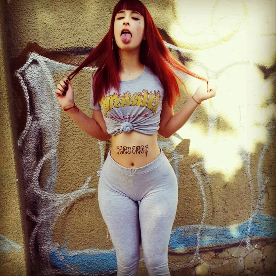 Pendeja Argentina flaca hermosa con enorme culo y coño grueso rico image 5