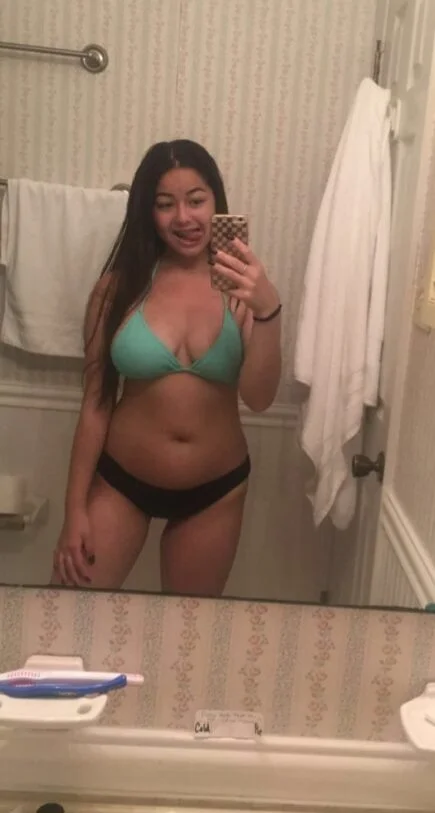 pendeja gordita desnuda image 1