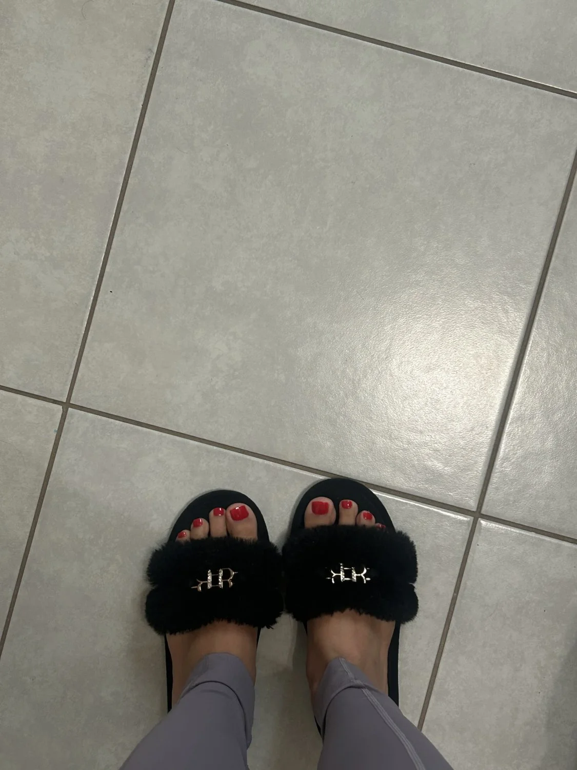 MILF High heels and white toes image 2