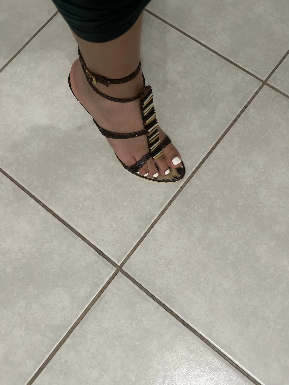 MILF High heels and white toes image 3