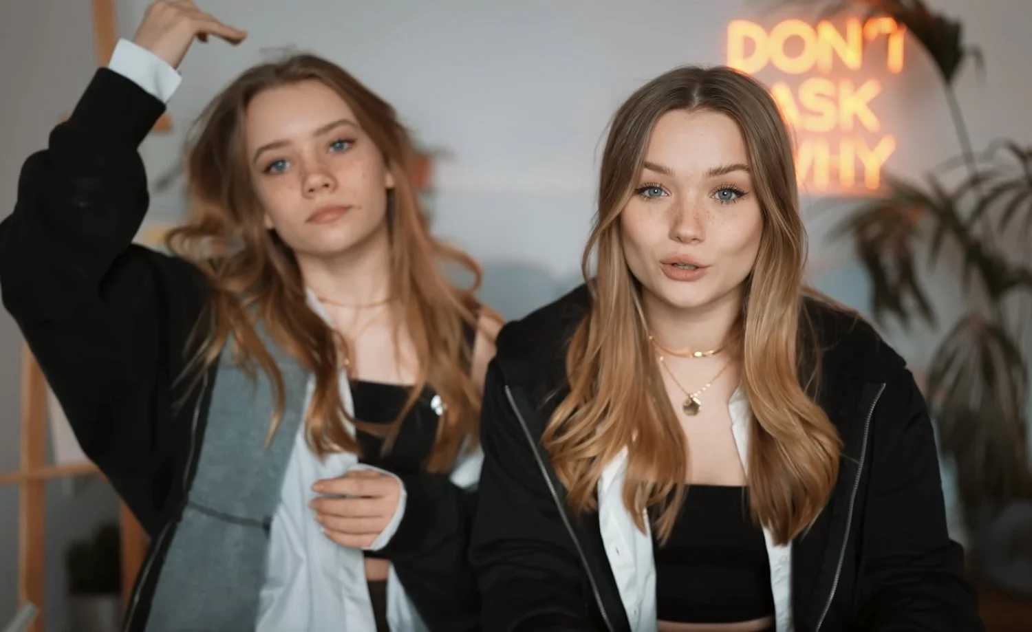 I want to fuck janalibra in Front of her sister Julia Beautx image 1