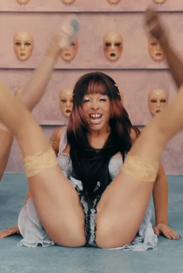 Melanie Martinez 🍒 image 12
