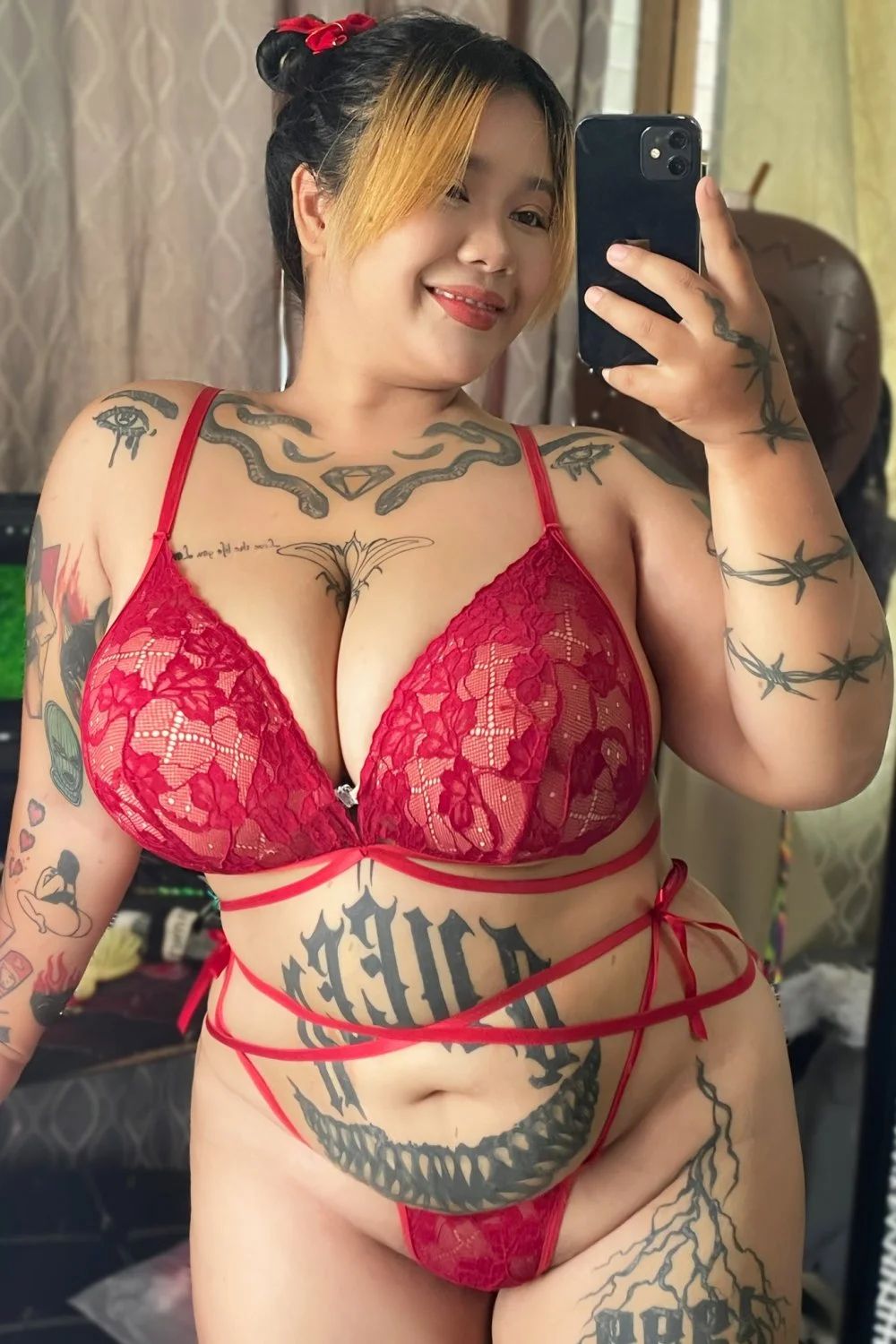 Why blur the Face if the tattoos are a dead giveaway image 2