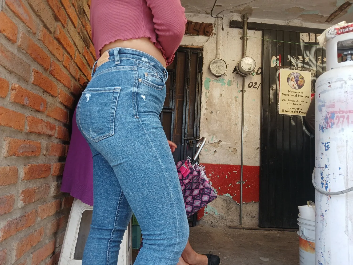Voyeur hermosa puta en puesto de tacos image 14