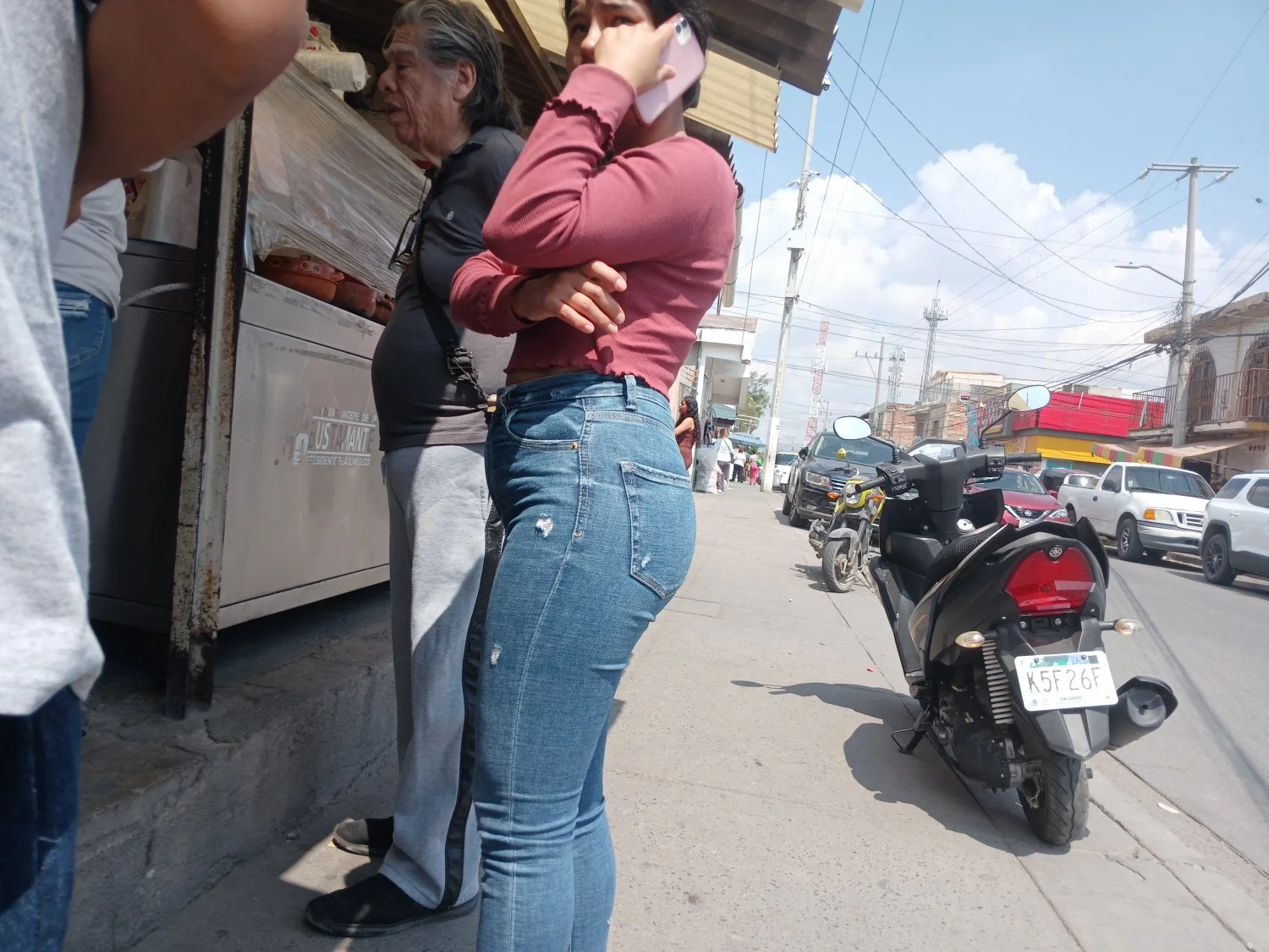 Voyeur hermosa puta en puesto de tacos image 16
