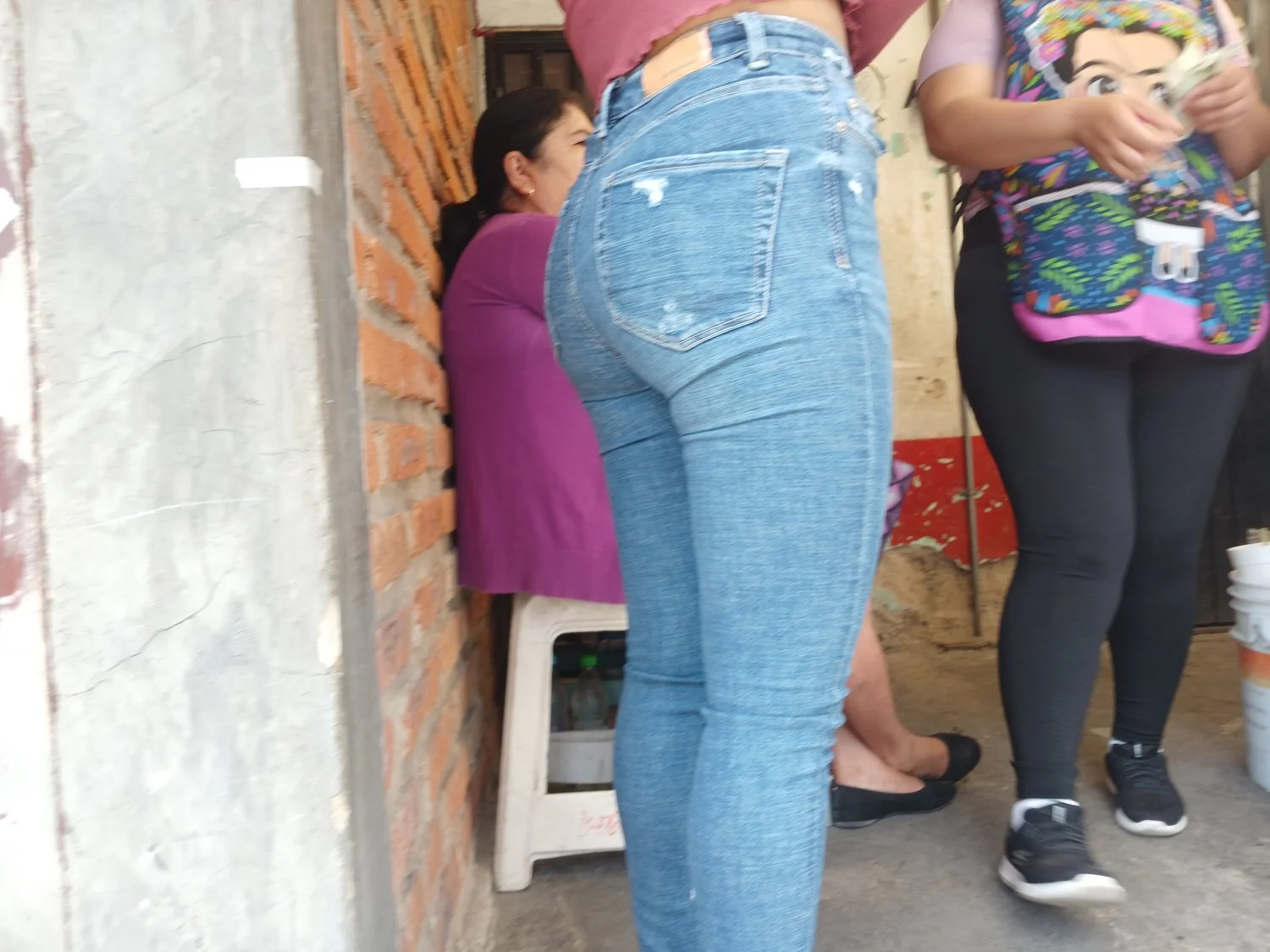 Voyeur hermosa puta en puesto de tacos image 2