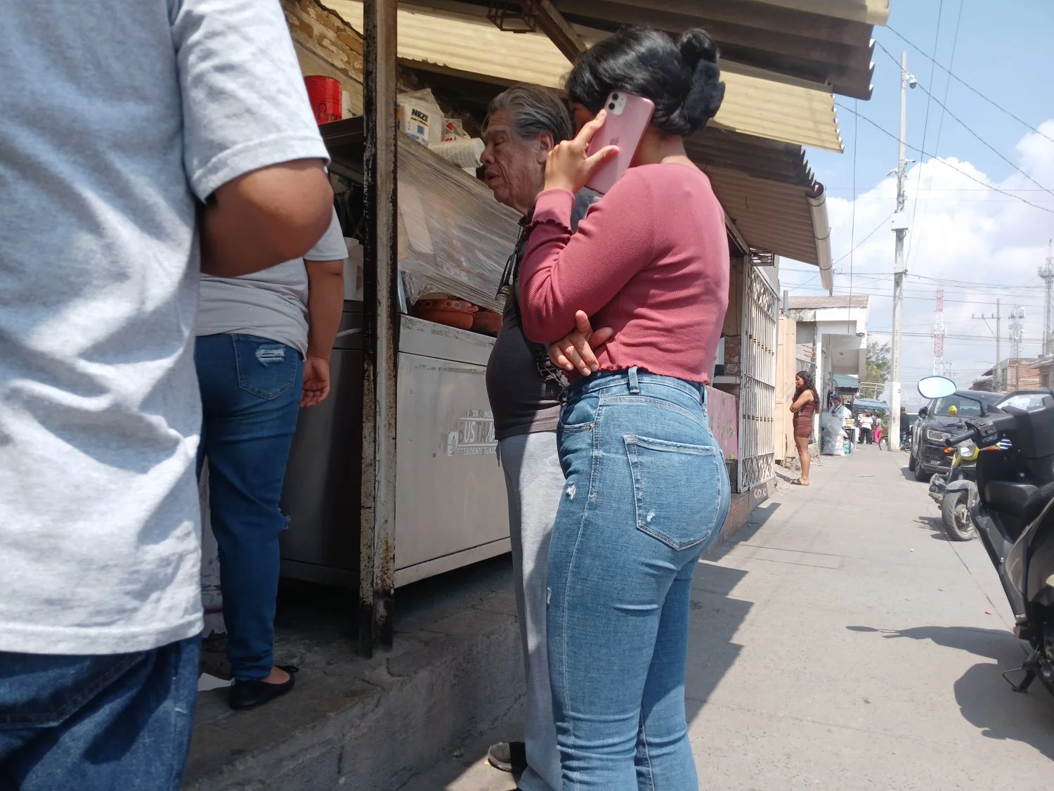 Voyeur hermosa puta en puesto de tacos image 20
