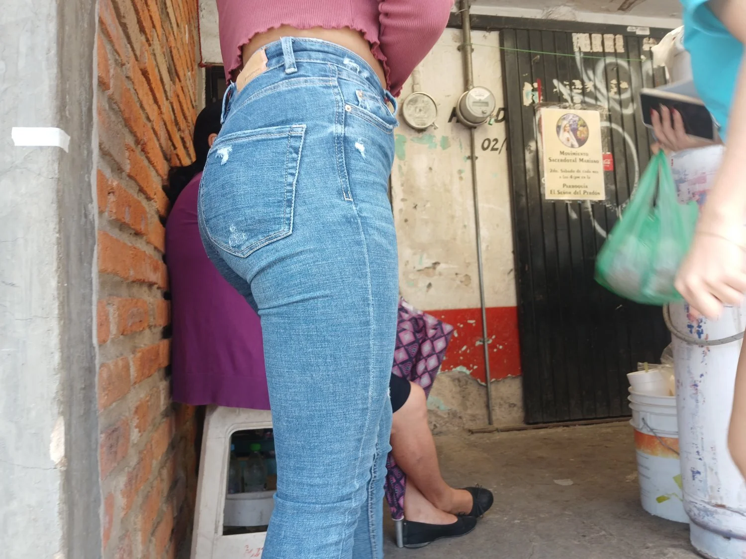 Voyeur hermosa puta en puesto de tacos image 25