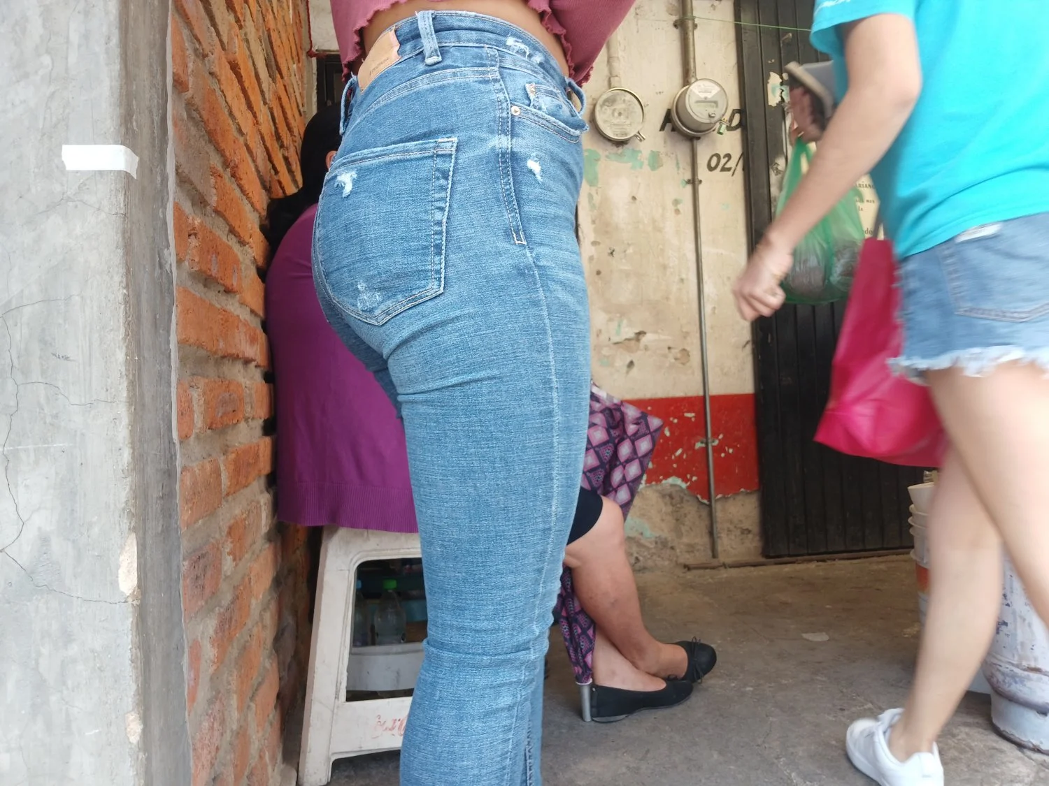 Voyeur hermosa puta en puesto de tacos image 26