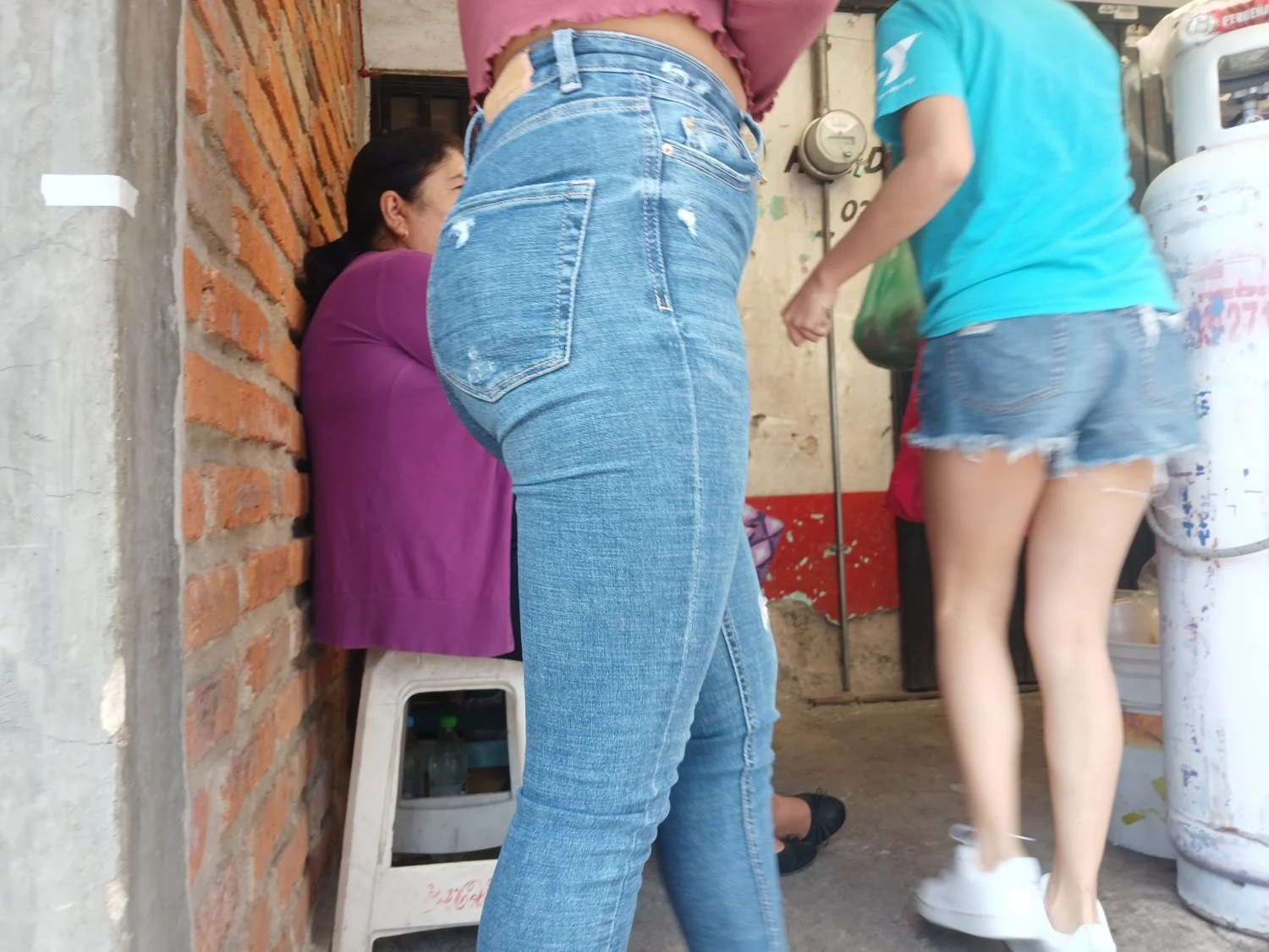 Voyeur hermosa puta en puesto de tacos image 27