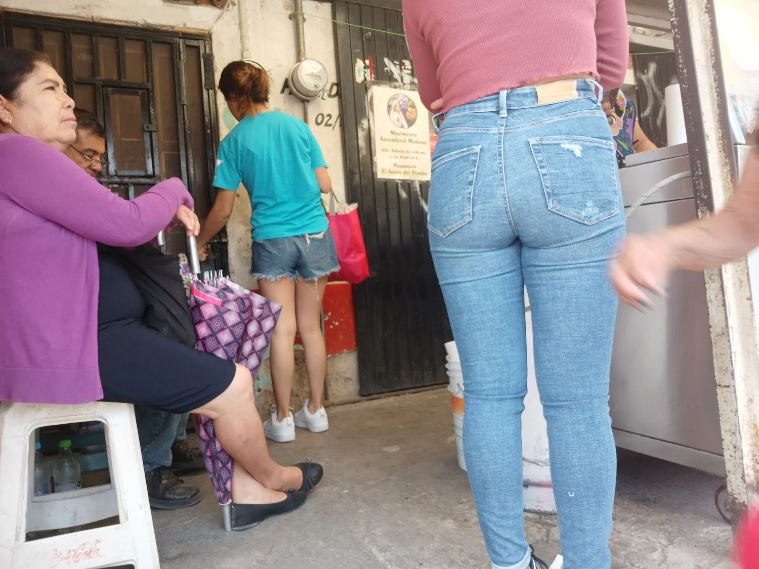 Voyeur hermosa puta en puesto de tacos image 29