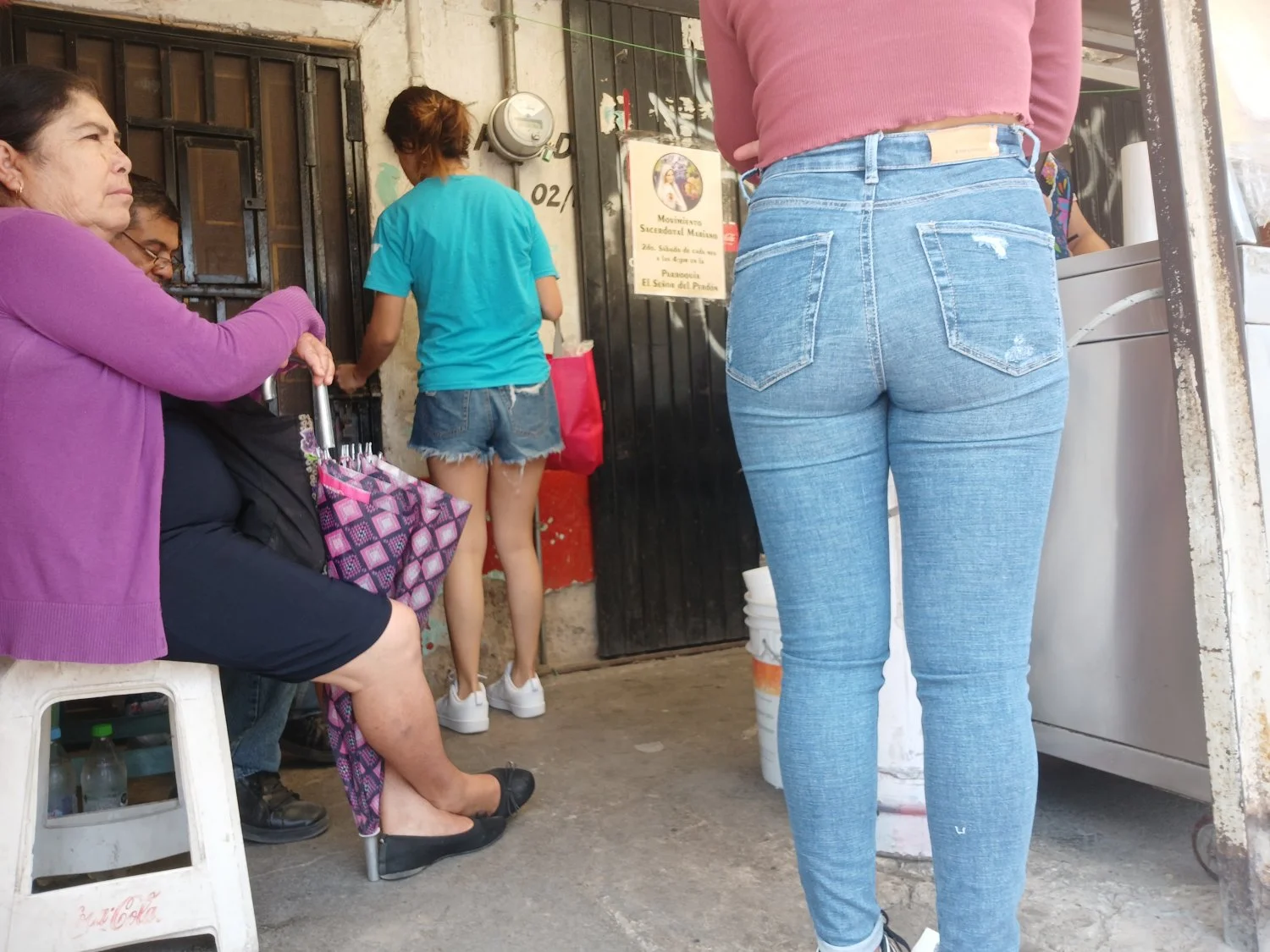 Voyeur hermosa puta en puesto de tacos image 30