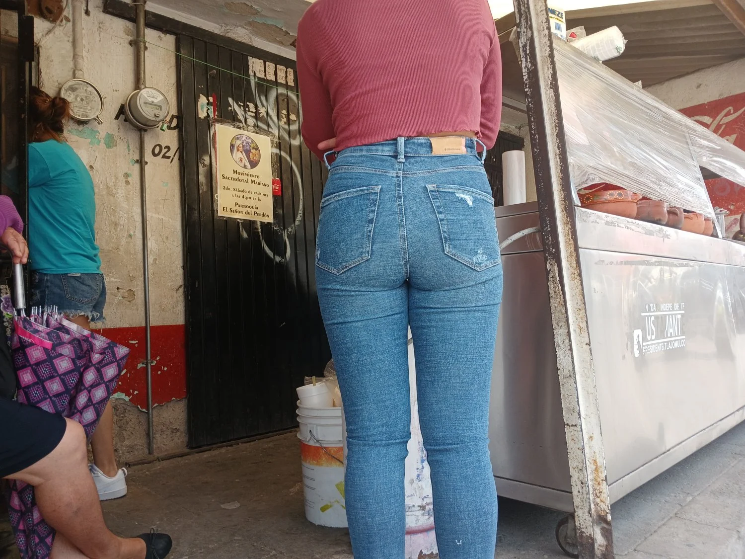 Voyeur hermosa puta en puesto de tacos image 32