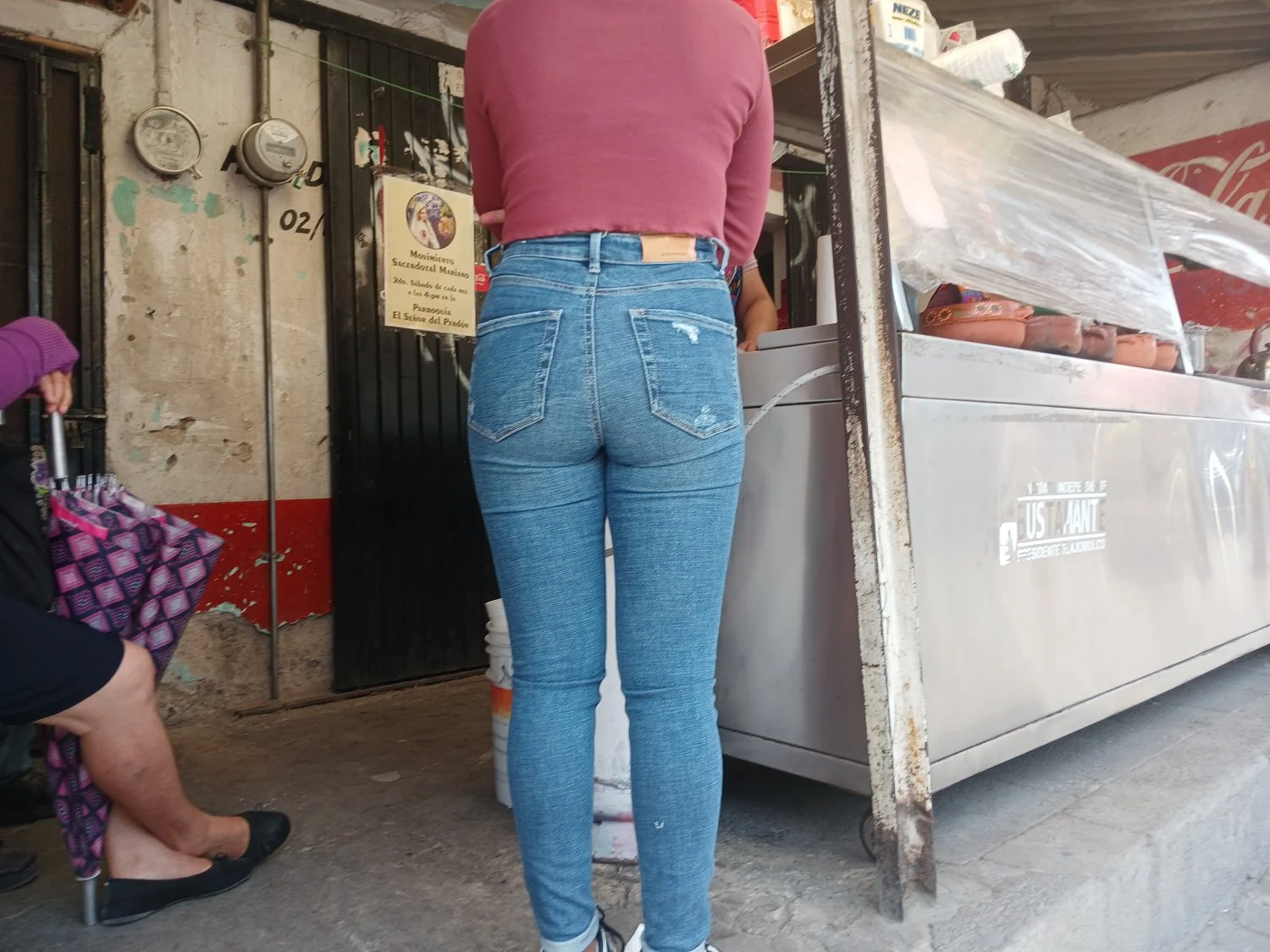 Voyeur hermosa puta en puesto de tacos image 33