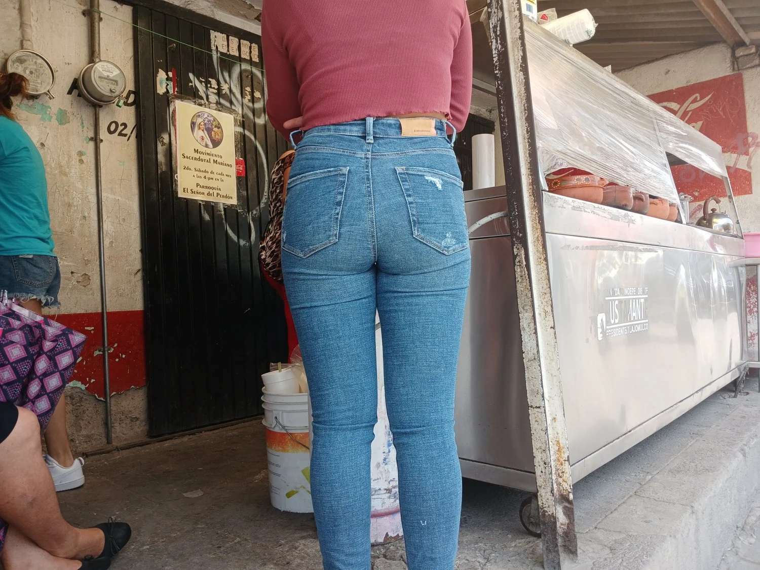 Voyeur hermosa puta en puesto de tacos image 34