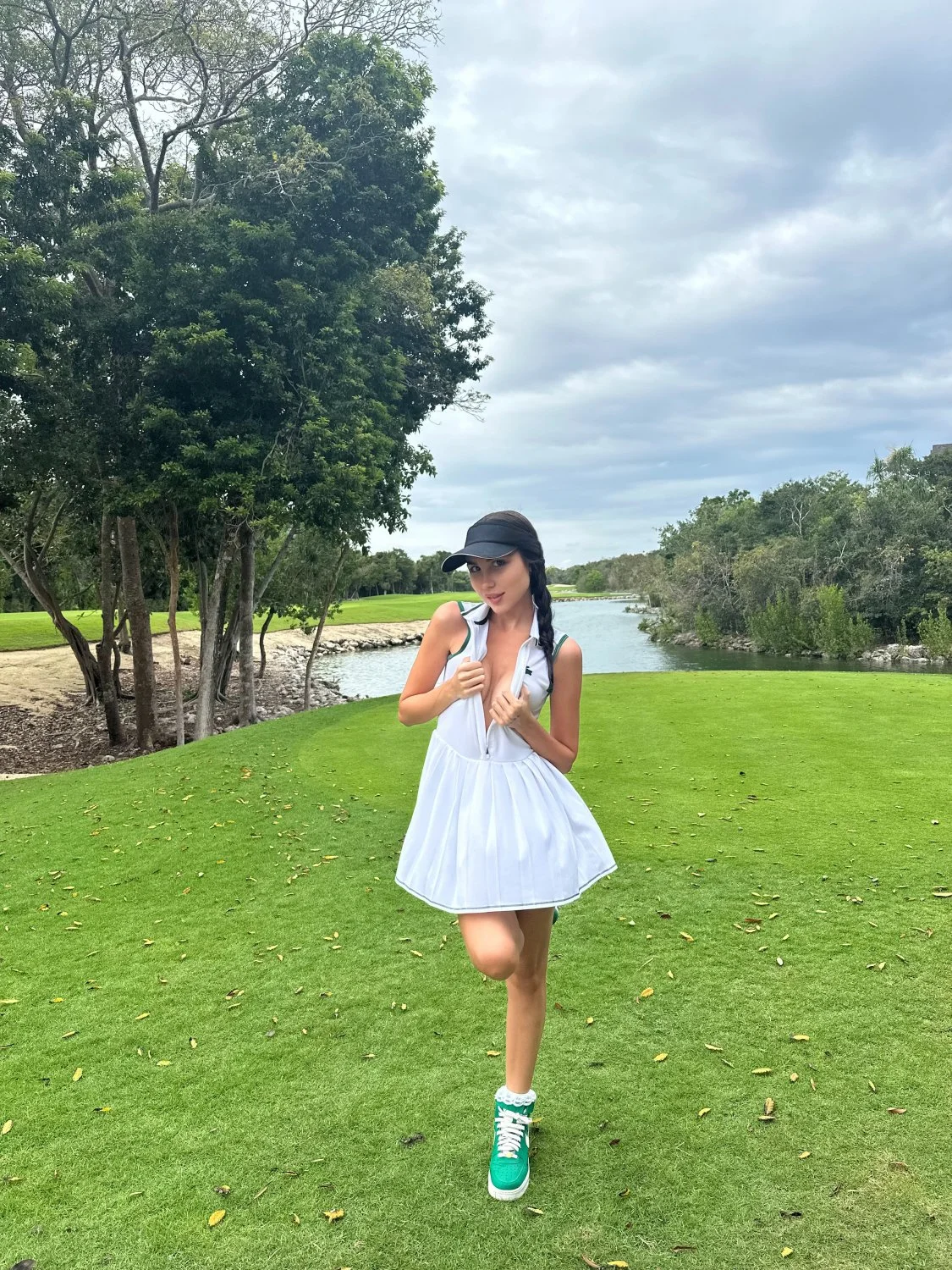 let's watch the golf game together image 2