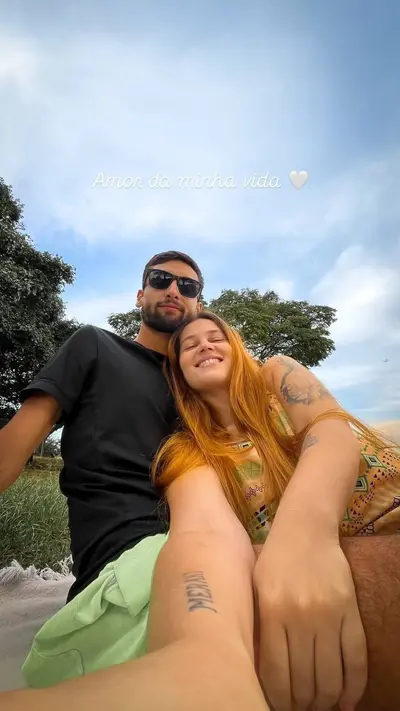 Caiu na net casal! puta ruivinha levando pica na buceta foi vazada cover image