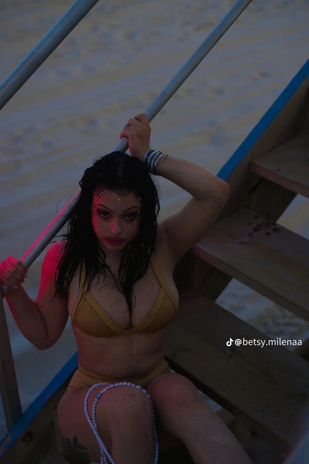 18+ Betsy image 4