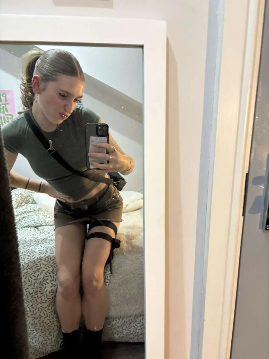 Young 18+ attention slut wants to get used and passed arround! Please line up! image 4