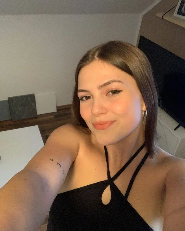 Anna, toiletslut from Germany image 12