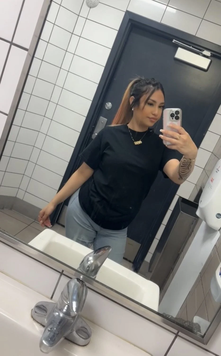 Chicago hoe Dm for Free Nudes main image