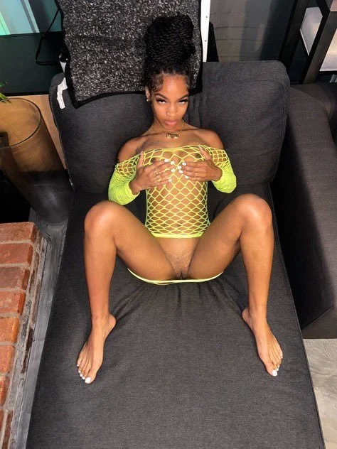 Preta sexy image 2