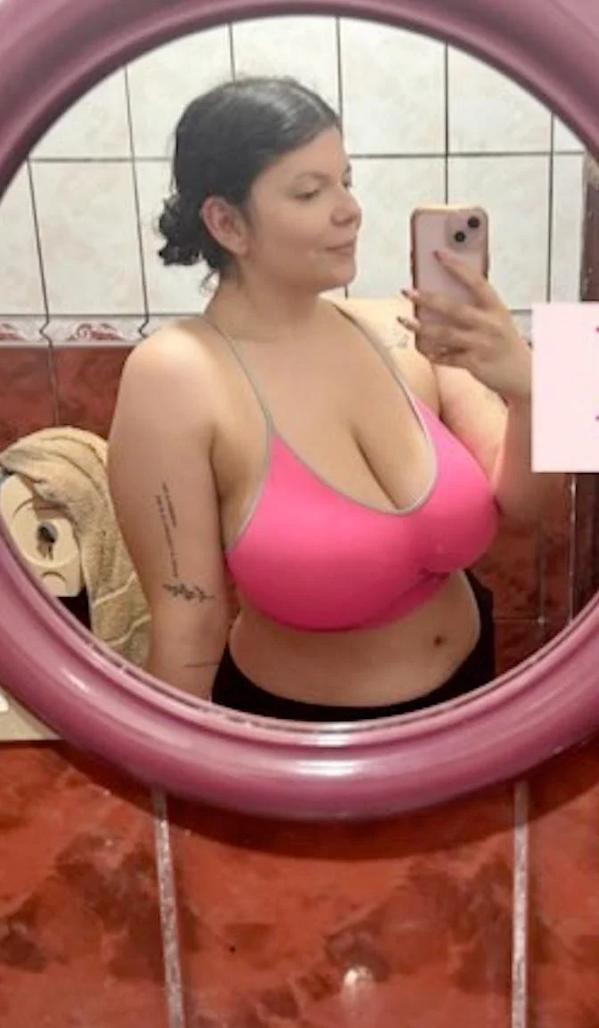 Cristina la puta tetona quiere mamar pene image 3