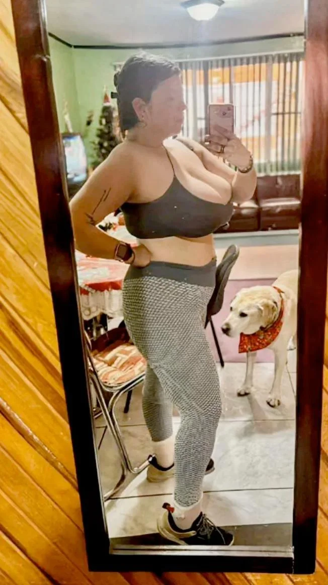 Cristina la puta tetona quiere mamar pene image 5