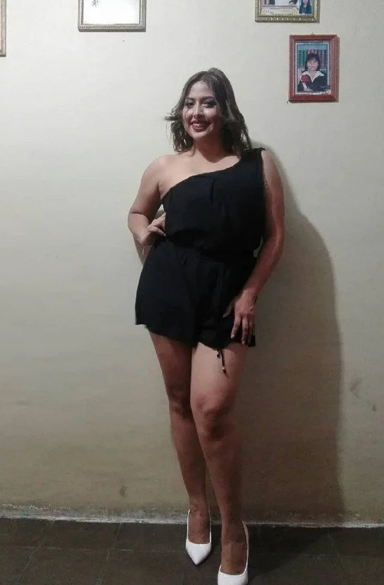 Hermosa mami soltera con tremendas tetas image 6