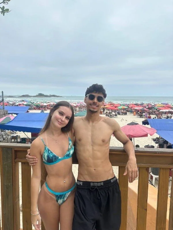 Puta novinha gostosa foi vazada pelo corno! safada caiu na net fudendo muito image 4