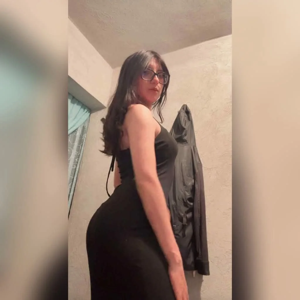 Rica jovencita en zapatillas, con pies bonitos y con carita de inocente, es bien puta 🤤🥵 image 23