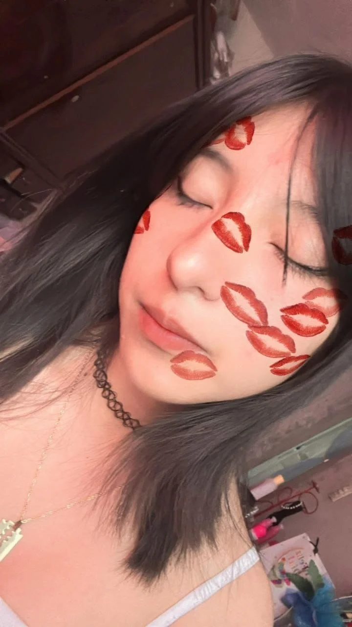 Rica jovencita en zapatillas, con pies bonitos y con carita de inocente, es bien puta 🤤🥵 image 26