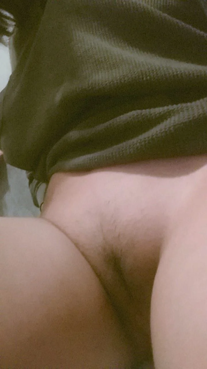 Rica jovencita en zapatillas, con pies bonitos y con carita de inocente, es bien puta 🤤🥵 image 37