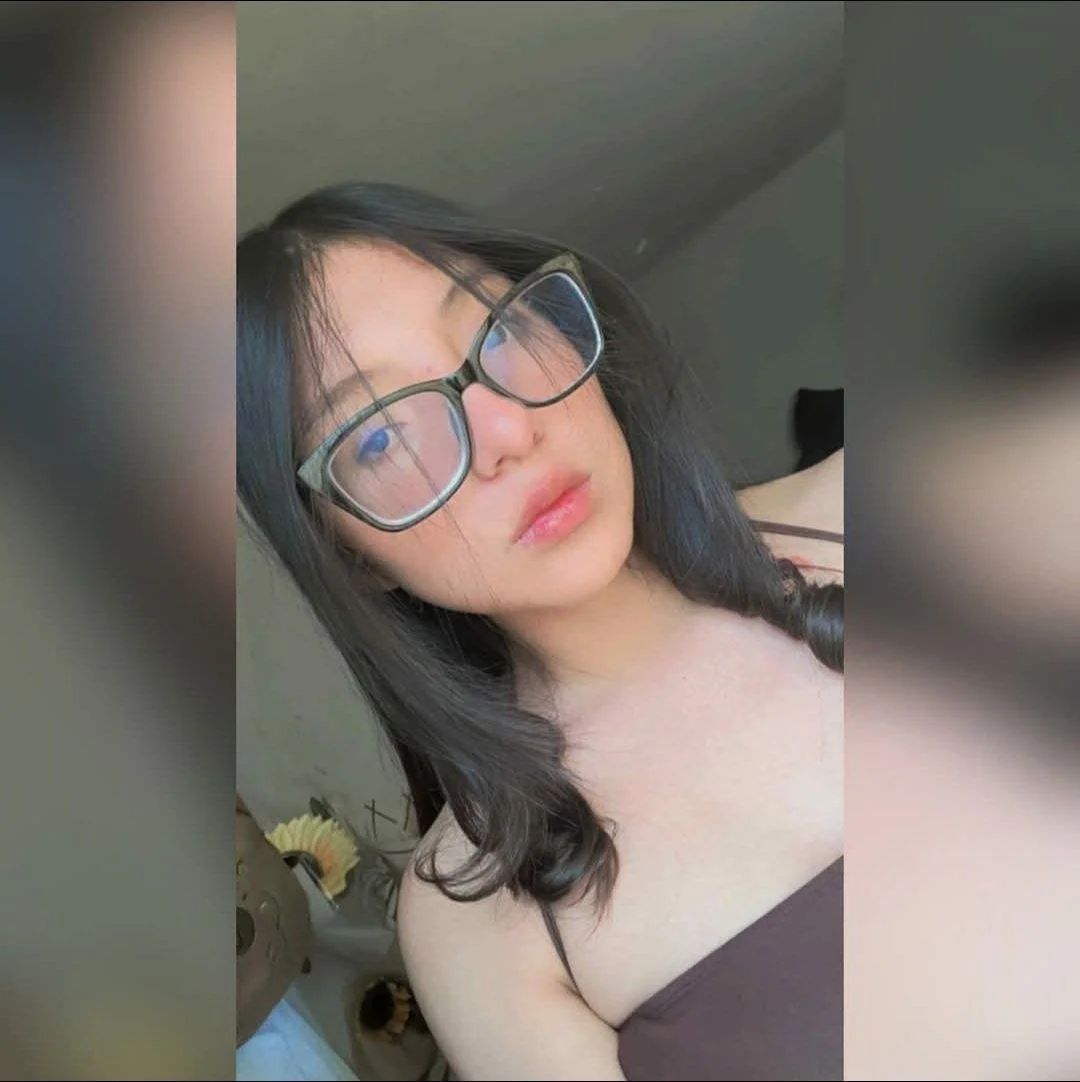 Rica jovencita en zapatillas, con pies bonitos y con carita de inocente, es bien puta 🤤🥵 image 44