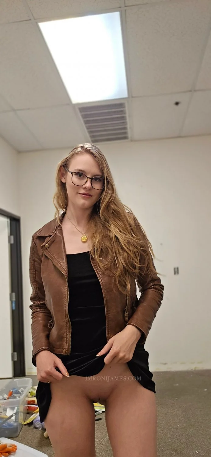 Roni James Leaked image 25