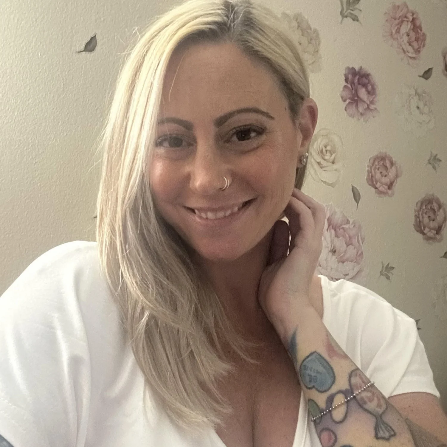 Tatted Pawg milf has a pretty cumface image 18