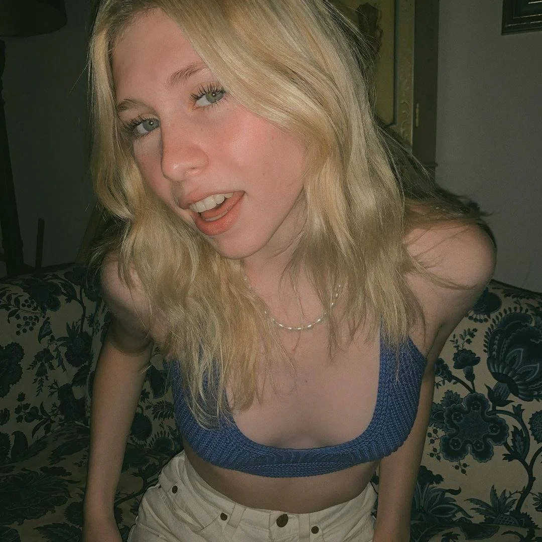 Ella 21 main image