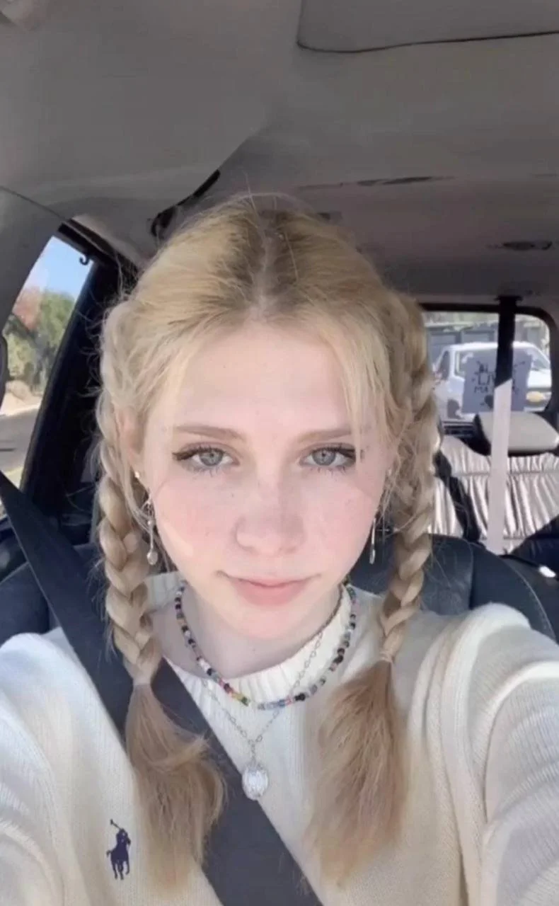 Ella 21 image 32