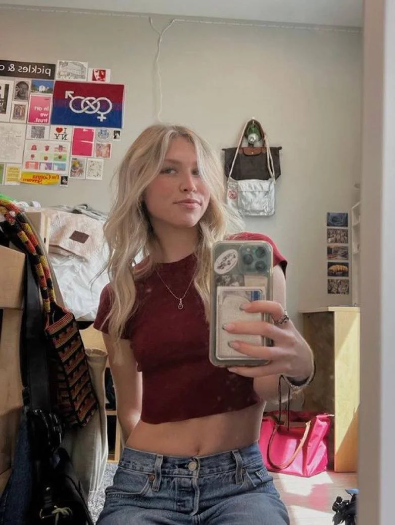 Ella 21 image 4